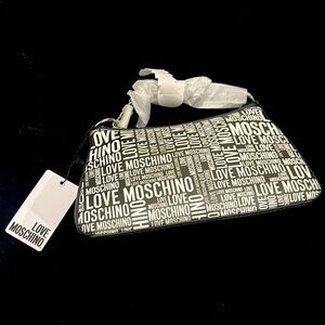 Brand New tags love Moschino